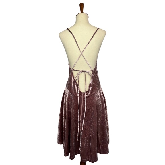 Sexy Plus Size Mauve Crushed Velvet Scoop Neck Mini Dress - Picture 9 of 13